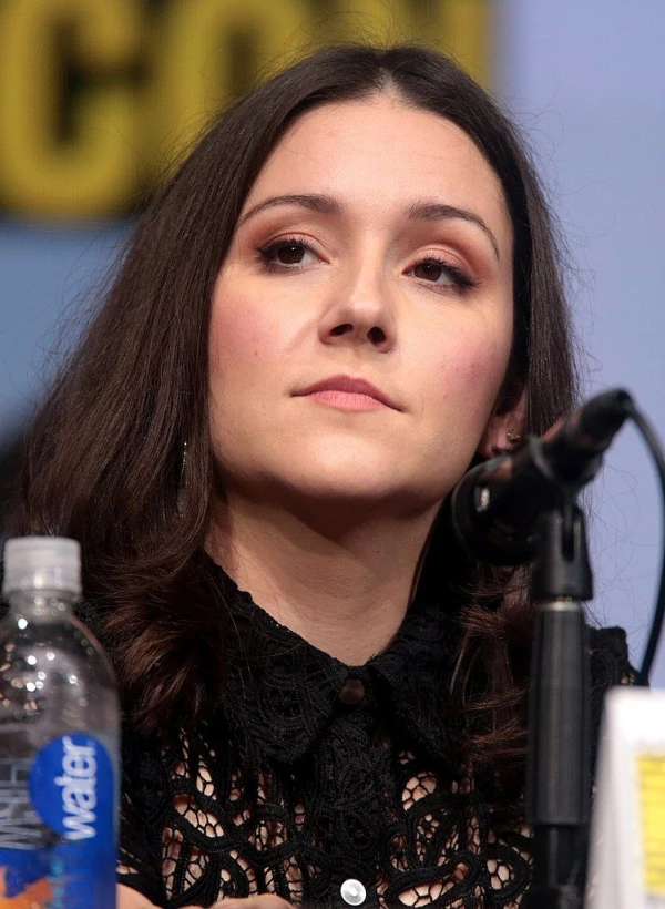 <strong>Shannon Woodward</strong>. Image by Gage Skidmore.